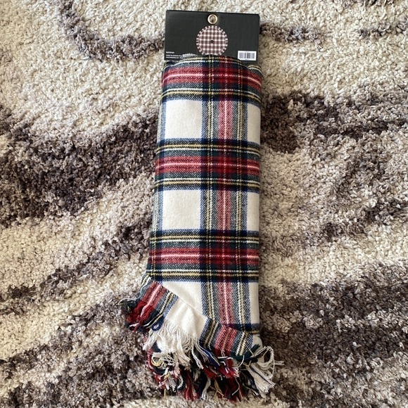 NEW THE CHRISTMAS SHOPPE RUSTIC PLAID TREE SKIRT - Picture 5 of 5